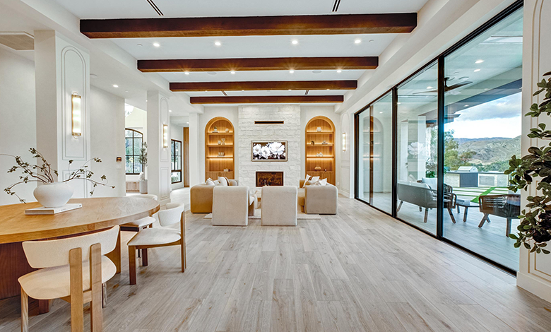 Modern Living Room Featuring Wooden Ceiling Beams and Spacious Seating Area
